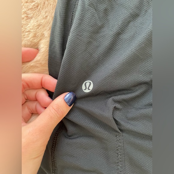 Black Lululemon workout top - Picture 4 of 6